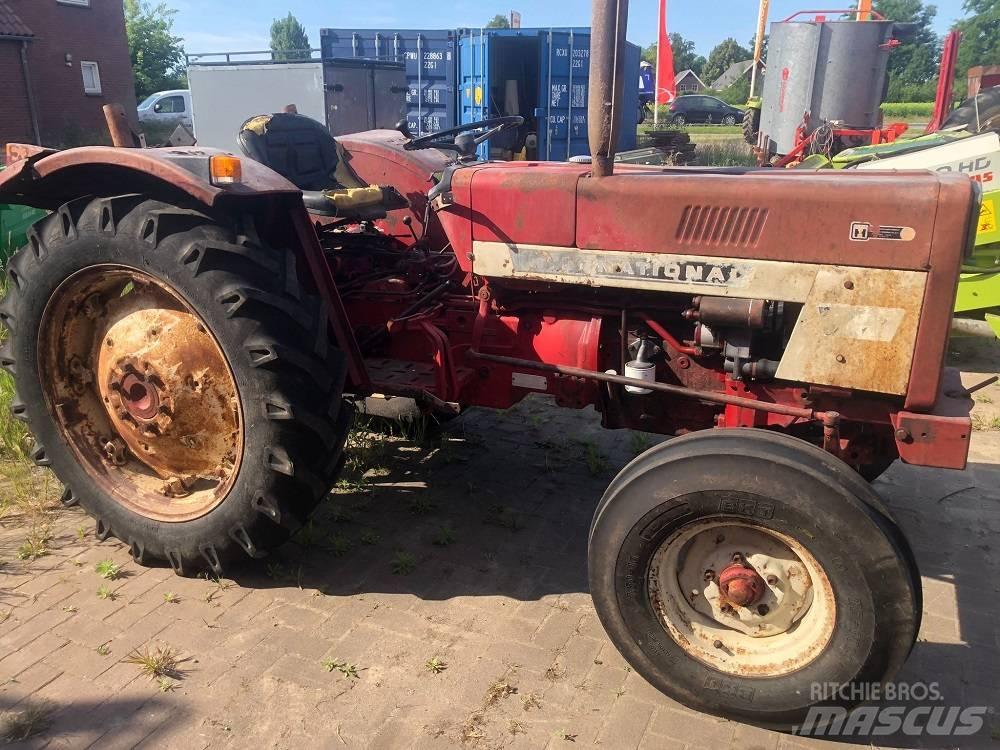 IH 453 Traktory