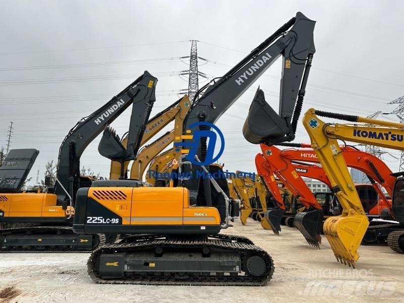 Hyundai 225LC-9S Pásové rýpadlá