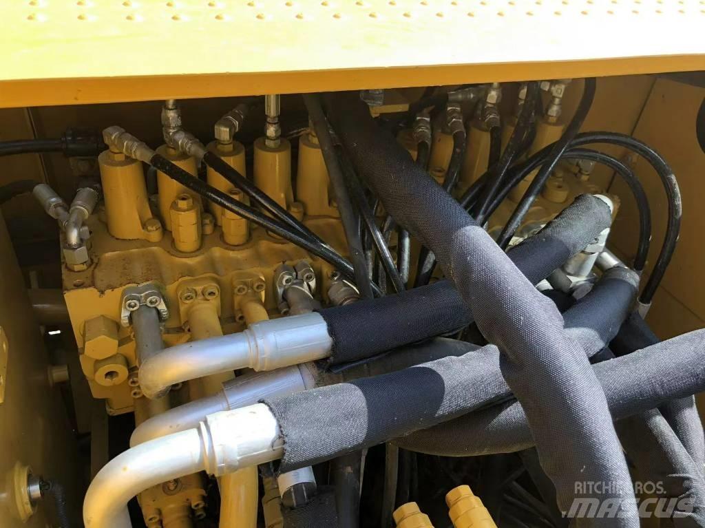 CAT 320D Pásové rýpadlá