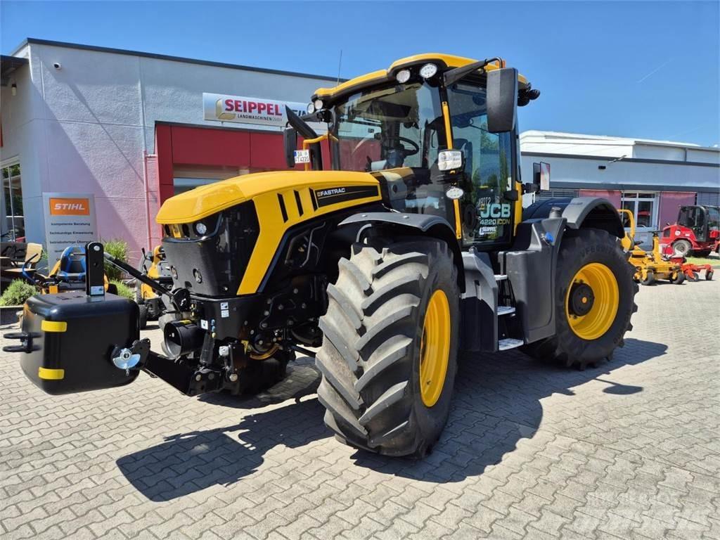 JCB FASTRAC 4220 Traktory
