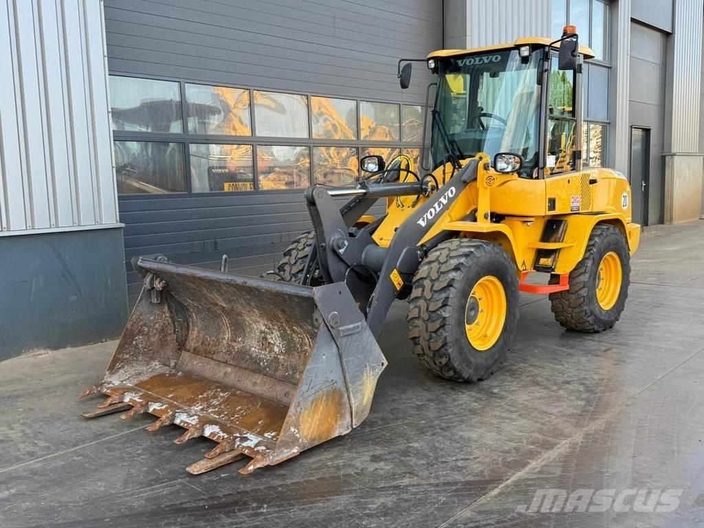 Volvo L30G Kolesové nakladače