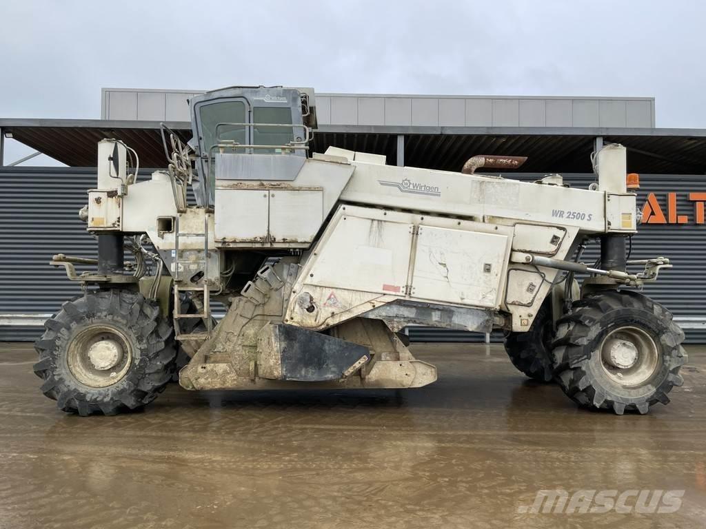 Wirtgen WR 2500S Recyklovače asfaltu