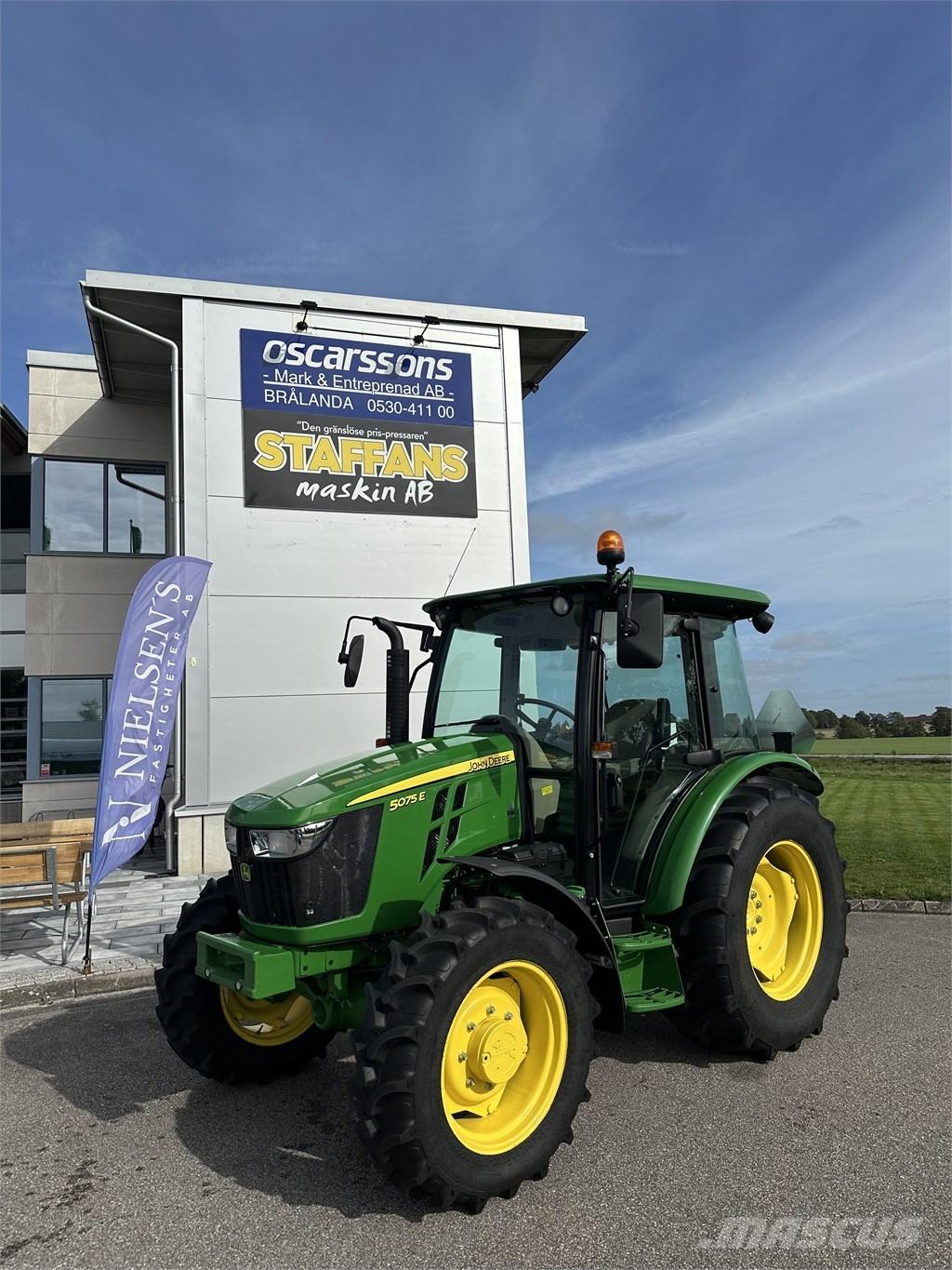 John Deere 5075 E Traktory