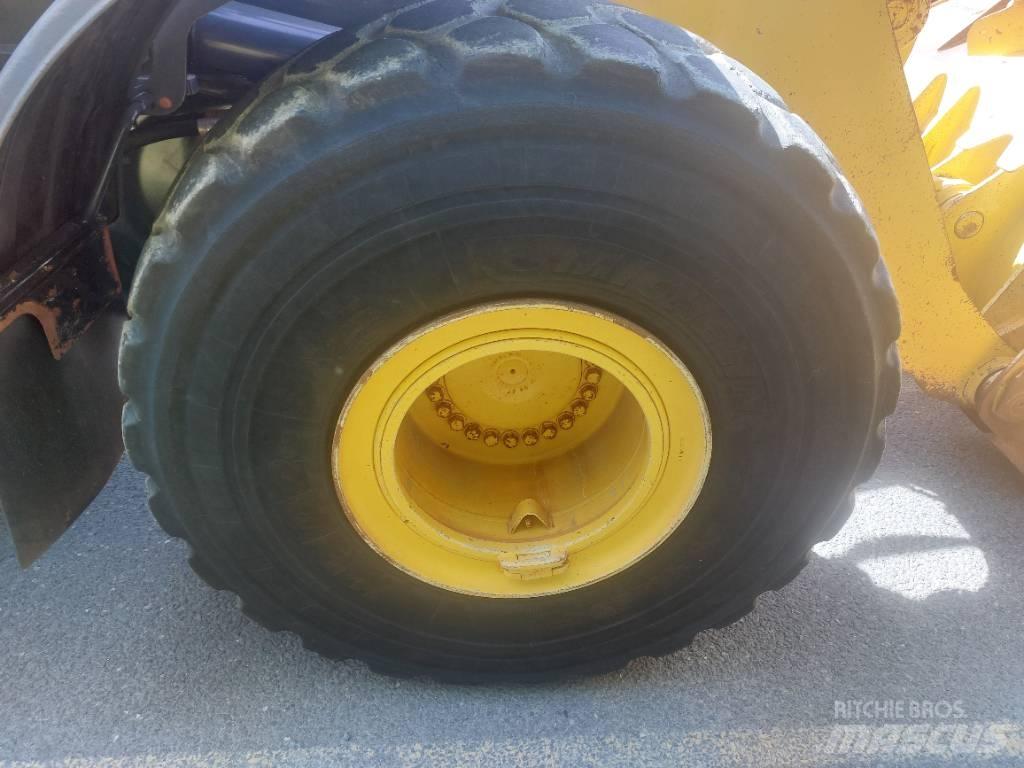 Komatsu WA480-8 Kolesové nakladače
