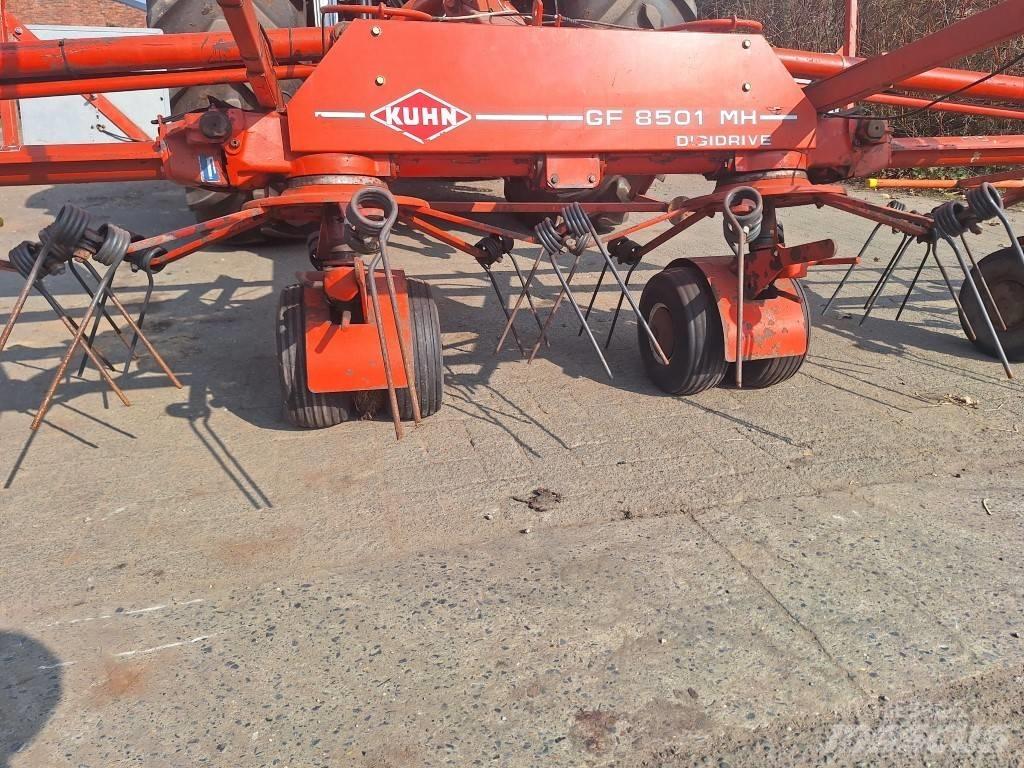 Kuhn GF 8501 M H Obracače a zhrabovače sena