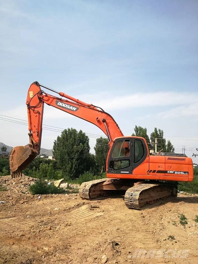 Doosan dx225 Pásové rýpadlá
