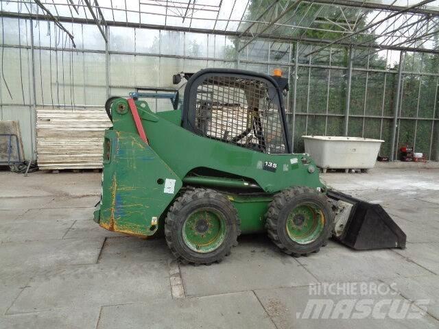 JCB 135 R Šmykom riadené nakladače