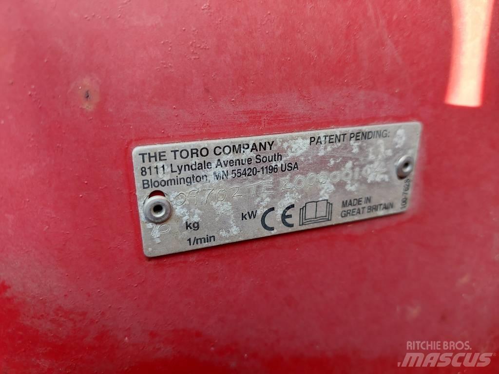 Toro Procore 880 Aerátory a odmachovače