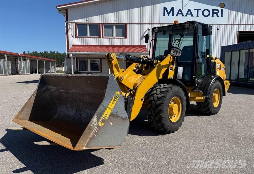 CAT 906M Kolesové nakladače