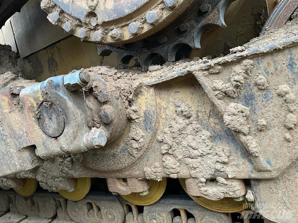 CAT D 6 T XL Pásové dozéry