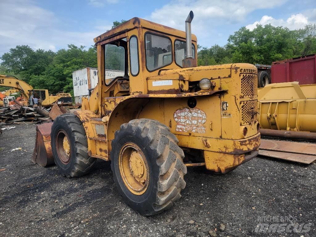 CAT 922 B Kolesové nakladače