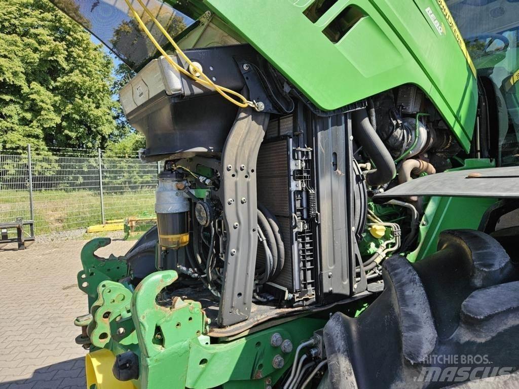 John Deere 6210R Traktory