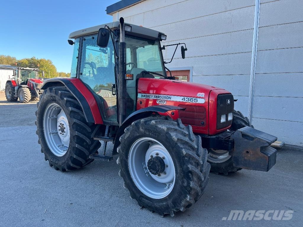 Massey Ferguson 4365 Traktory