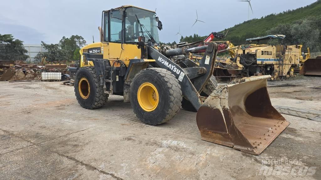 Komatsu WA 250 Kolesové nakladače