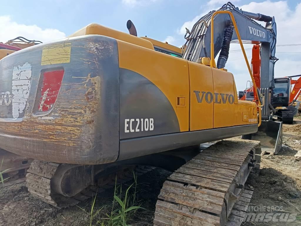 Volvo EC210B Pásové rýpadlá