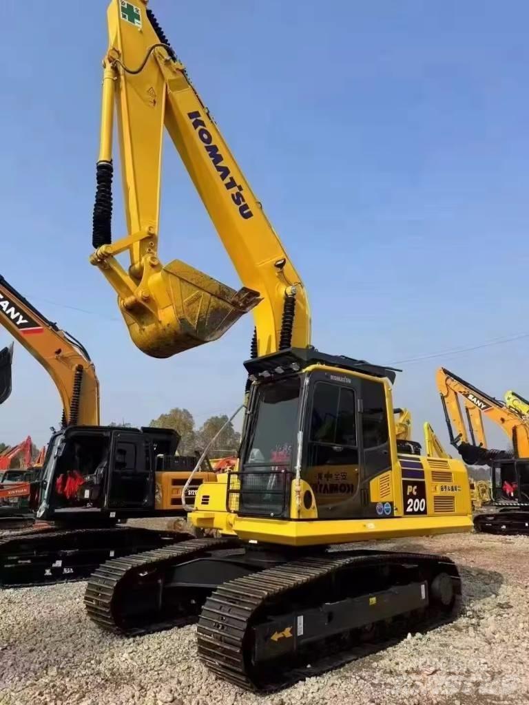 Komatsu PC 200 Pásové rýpadlá
