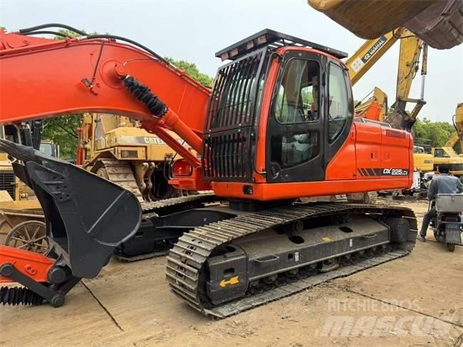 Doosan DX 225 LCA Pásové rýpadlá