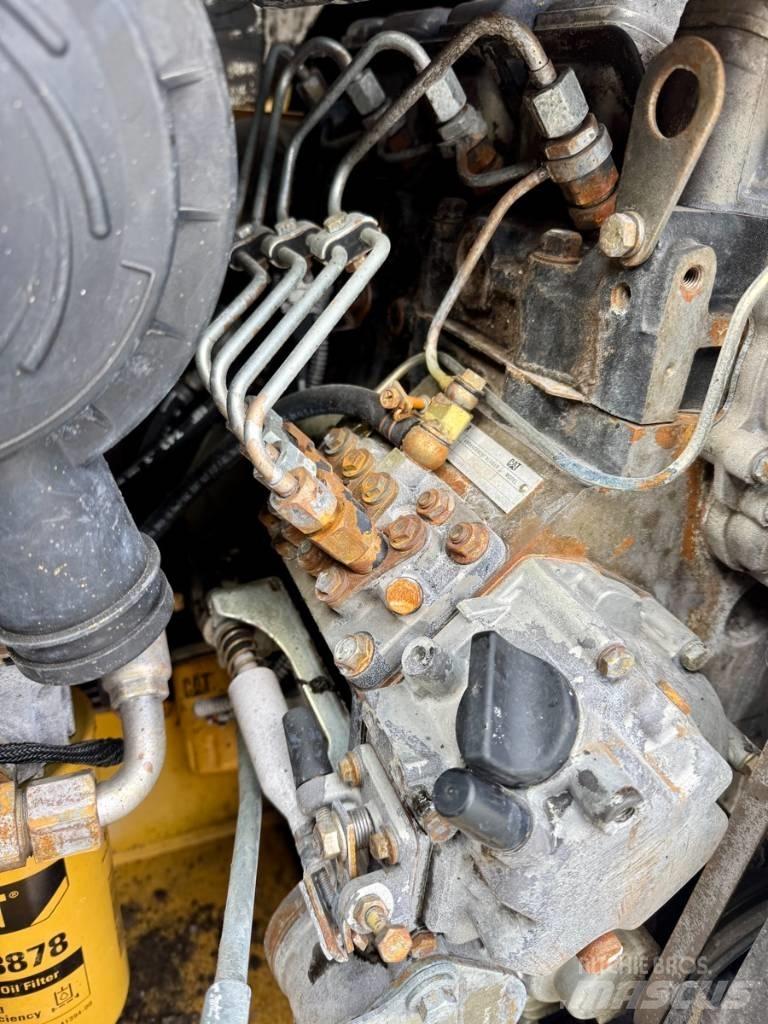 CAT 216 B 3 Šmykom riadené nakladače