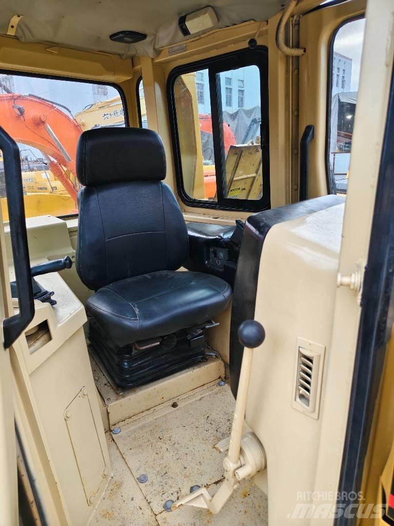 CAT D 7 R Pásové dozéry