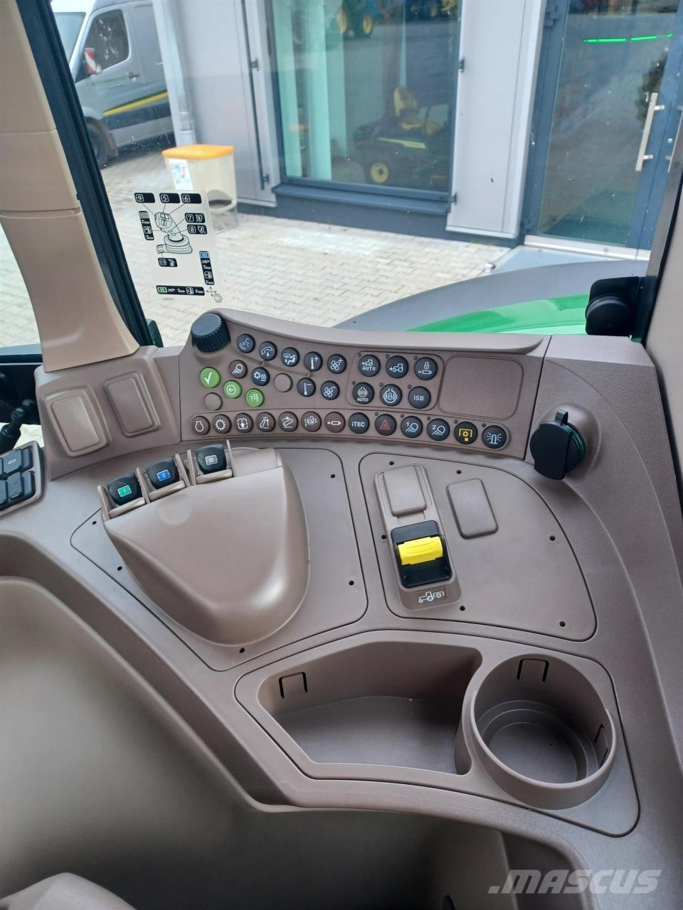 John Deere 6110M Traktory