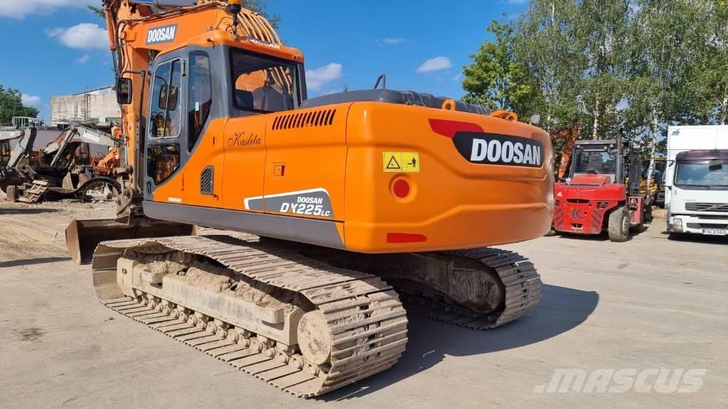 Doosan DX 225 Pásové rýpadlá
