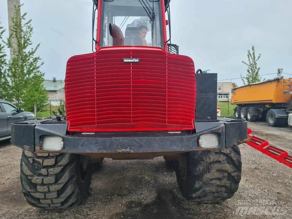 Komatsu 895 Lesné traktory