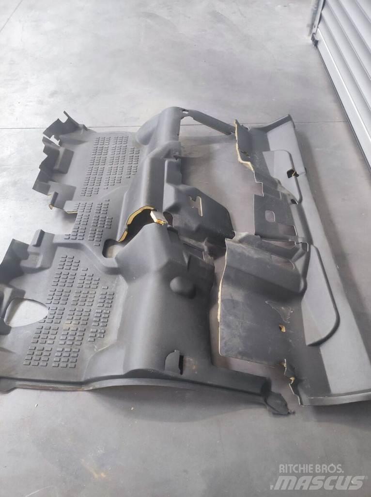 Nissan Floor Mat Kabíny a interiér