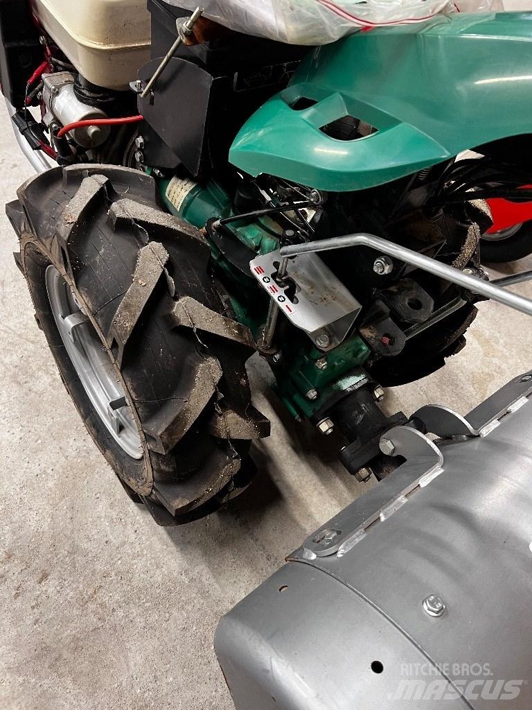 Ferrari 338 Kompaktné traktory