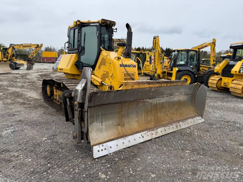 Komatsu D 61 PX-24 Pásové dozéry