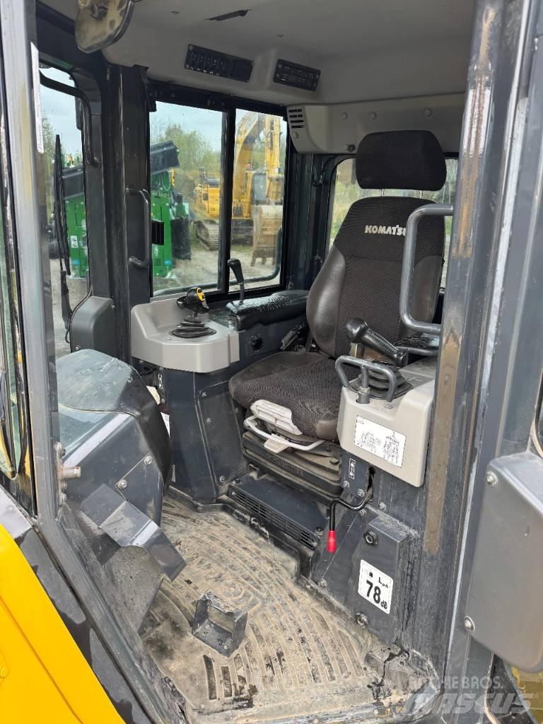 Komatsu D 61 PX-24 Pásové dozéry