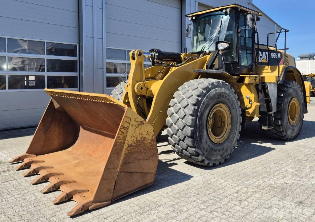 CAT 966M Kolesové nakladače