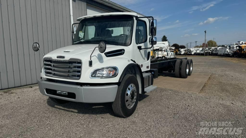 Freightliner M2 Nákladné vozidlá bez nadstavby