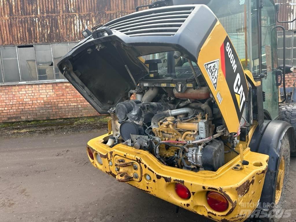 CAT 906 Kolesové nakladače