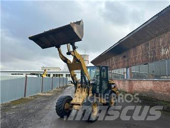 CAT 906 Kolesové nakladače