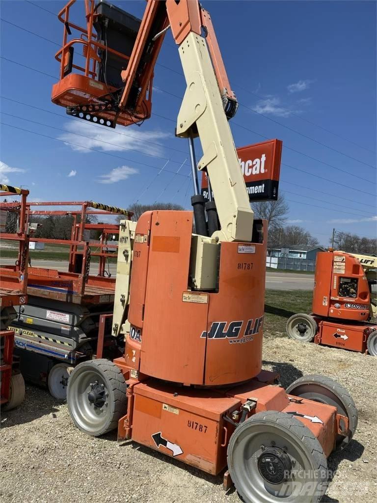 JLG E300AJP Kĺbové plošiny