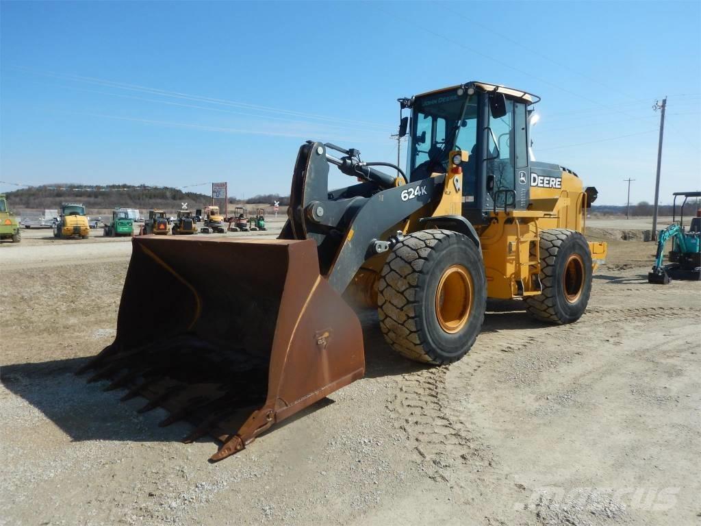 John Deere 624K Kolesové nakladače