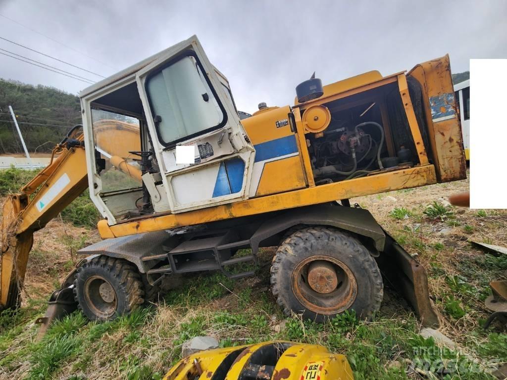 Hyundai ROBEX 2000W Kolesové rýpadlá