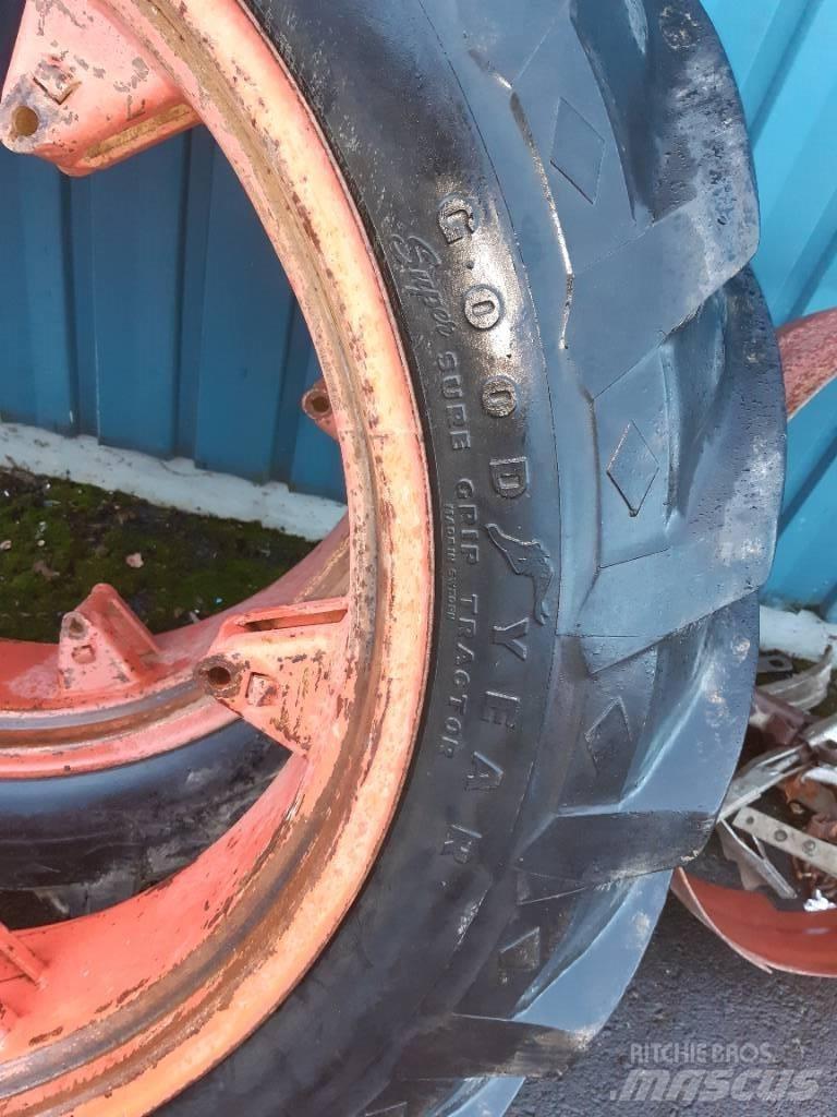 Goodyear 12.4-36 Pneumatiky, kolesá a ráfiky