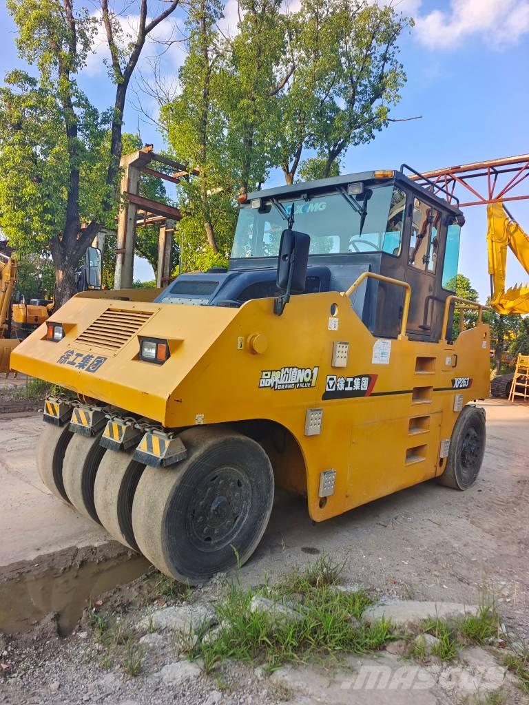 XCMG XP 263 Pneumatikové valce