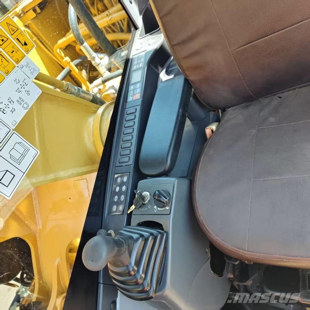 CAT 320 D Pásové rýpadlá