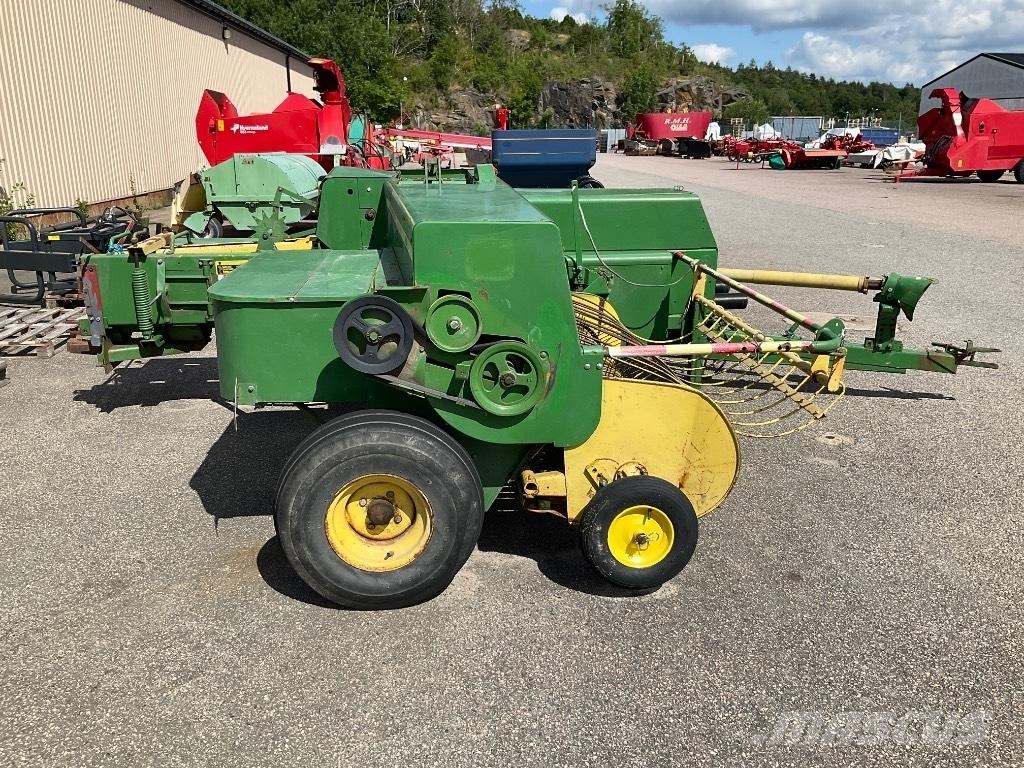 John Deere 440 Lisy na hranaté balíky