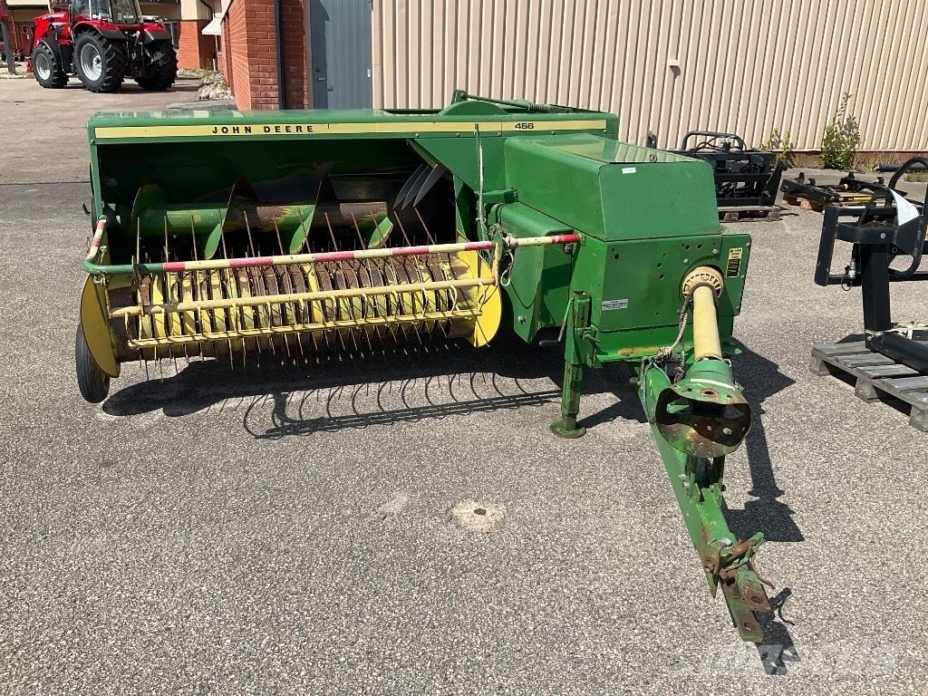 John Deere 440 Lisy na hranaté balíky