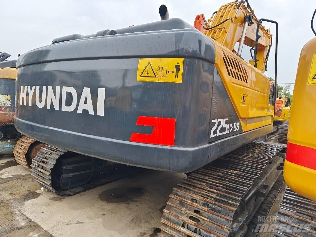 Hyundai R225LC-9S Pásové rýpadlá