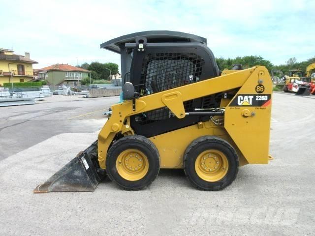 CAT 226 D Šmykom riadené nakladače