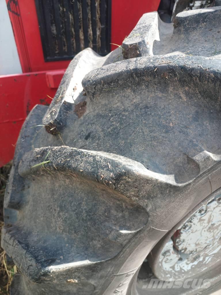 Massey Ferguson 2725 Traktory