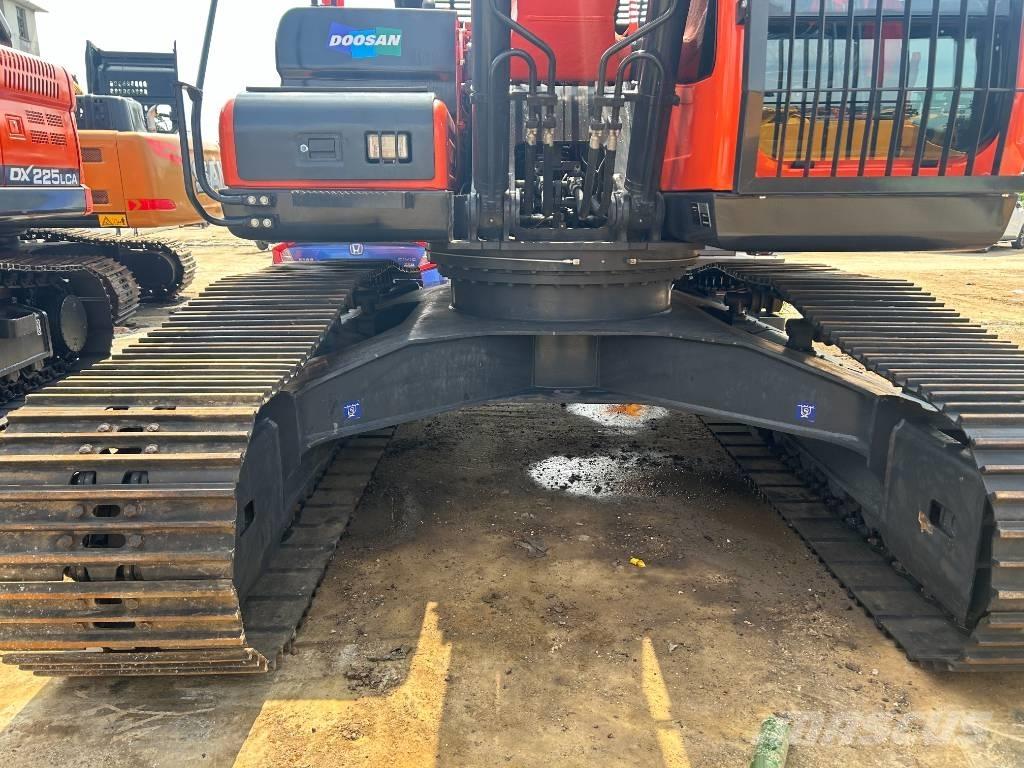 Doosan DX 225 LC Pásové rýpadlá