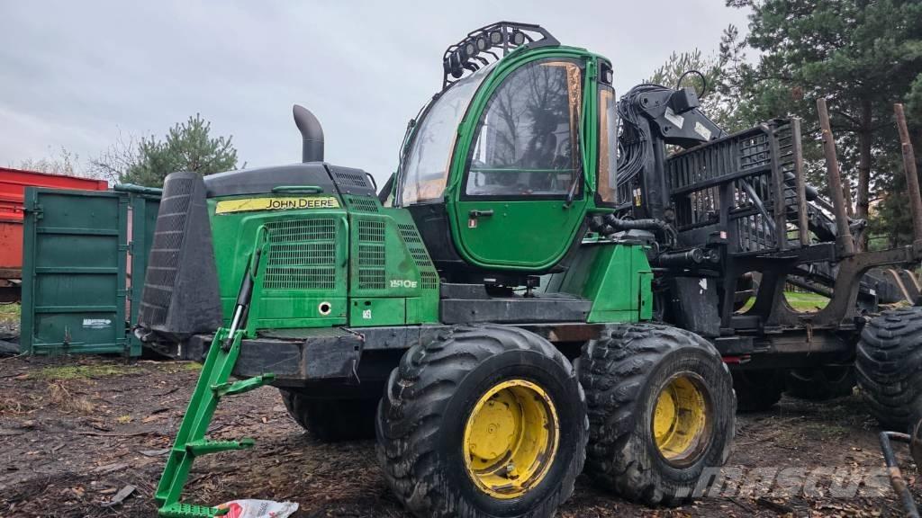 John Deere 1510 E Lesné traktory