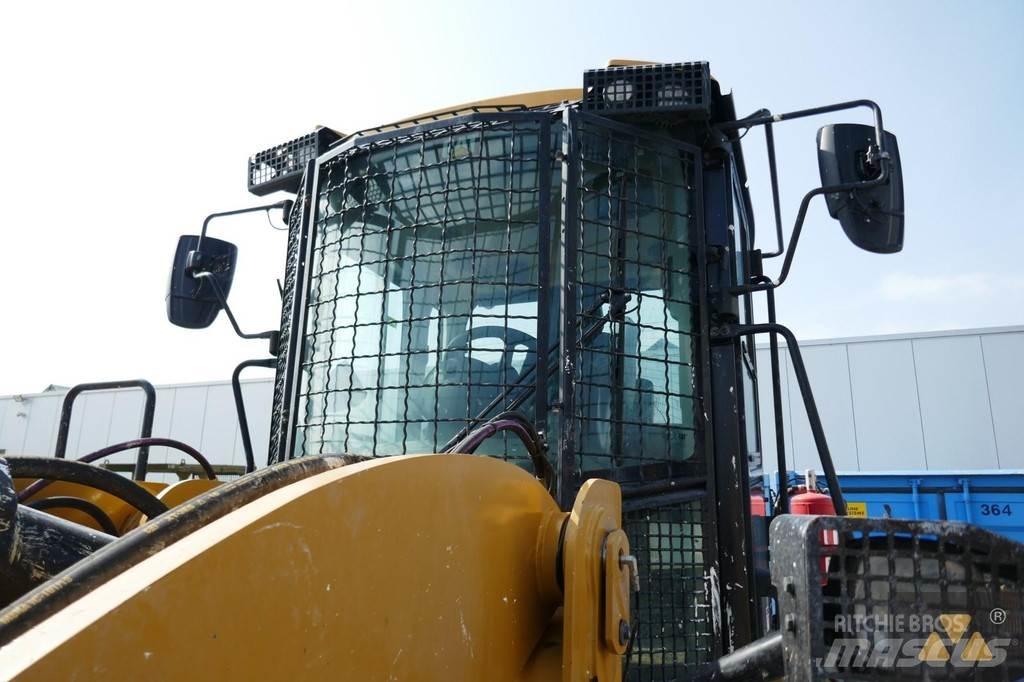 CAT Cab guards Kabíny a interiér