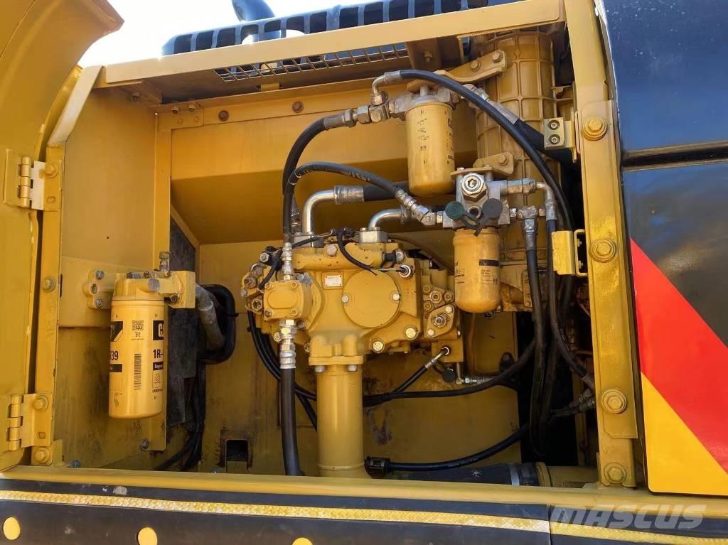 CAT 325 D Pásové rýpadlá