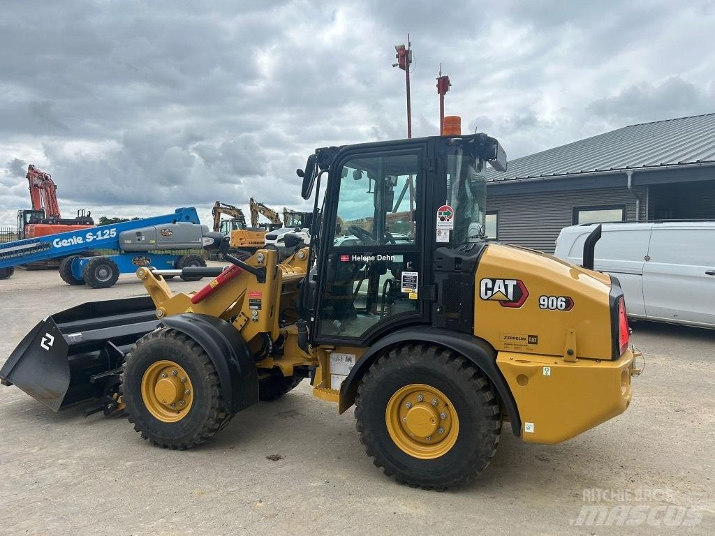 CAT 906 Kolesové nakladače